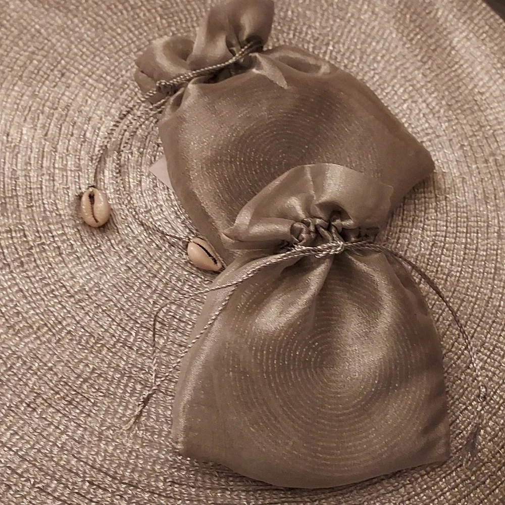 Silver Metallic Round Placemats Set of 8 Woven Shimmer with 8 Coasters
